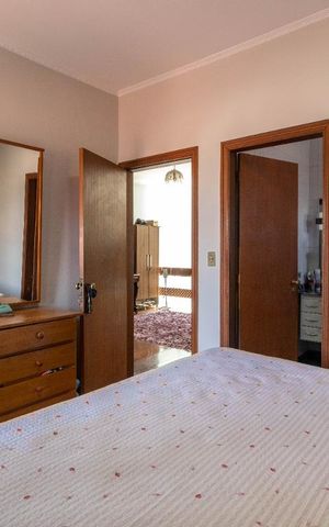 Casa à venda com 354m², 3 quartos e 6 vagas Casa à venda com 354m², 3 quartos e 6 vagasSuíte
