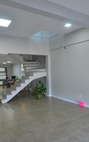 Casa para alugar com 630m², 6 quartos e 10 vagasCasa 1 - Garagem