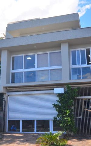 Casa para alugar com 630m², 6 quartos e 10 vagasFachada