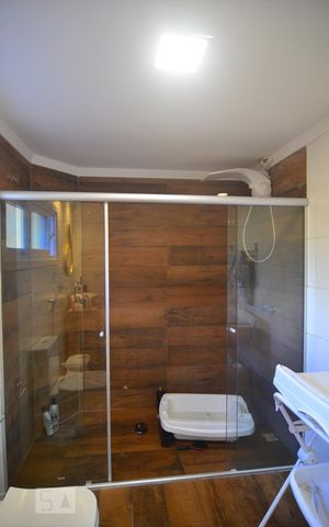 Casa para alugar com 630m², 6 quartos e 10 vagasCasa 1 - Banheiro Suíte