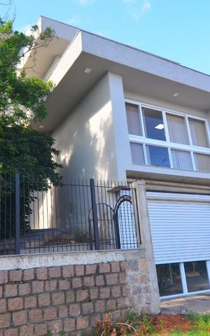 Casa para alugar com 630m², 6 quartos e 10 vagasFachada