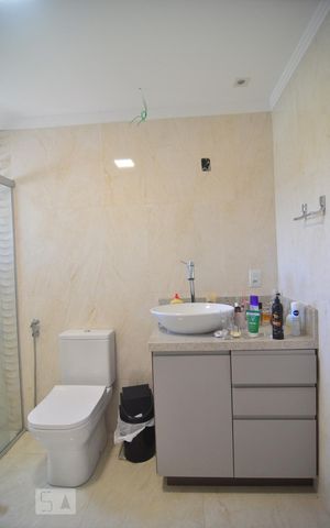 Casa para alugar com 630m², 6 quartos e 10 vagasCasa 1 - Banheiro