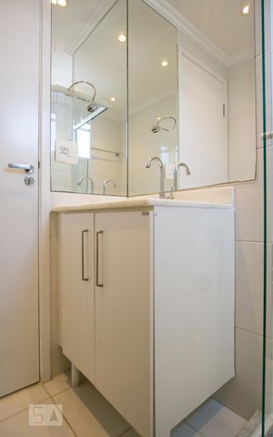Apartamento à venda com 57m², 2 quartos e 1 vaga Apartamento à venda com 57m², 2 quartos e 1 vagaBanheiro