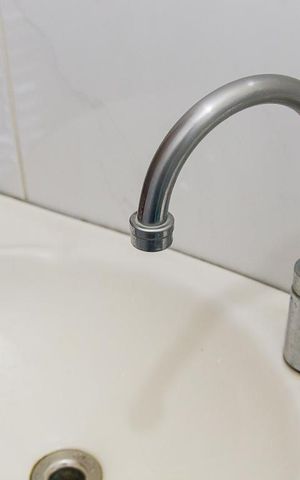 Apartamento à venda com 200m², 3 quartos e 3 vagasBanheiro de serviço - Torneira