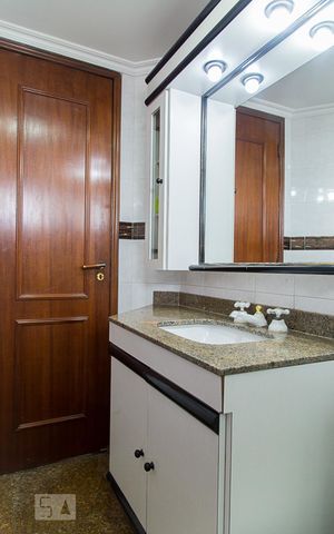 Apartamento à venda com 200m², 3 quartos e 3 vagasBanheiro social