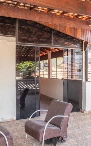 Casa à venda com 240m², 3 quartos e 2 vagas Casa à venda com 240m², 3 quartos e 2 vagasTerraço