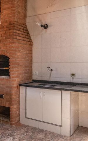 Casa à venda com 240m², 3 quartos e 2 vagas Casa à venda com 240m², 3 quartos e 2 vagasChurrasqueira