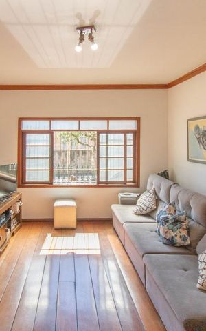 Casa à venda com 180m², 4 quartos e 3 vagas Casa à venda com 180m², 4 quartos e 3 vagasSala