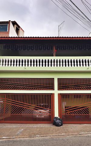 Casa à venda com 392m², 5 quartos e 4 vagasFachada