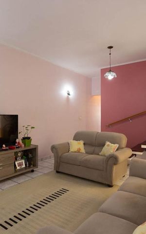 Casa à venda com 85m², 3 quartos e 2 vagas Casa à venda com 85m², 3 quartos e 2 vagasSala
