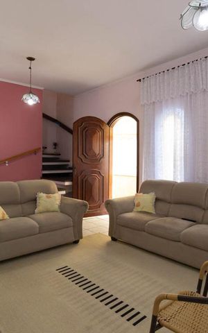 Casa à venda com 85m², 3 quartos e 2 vagas Casa à venda com 85m², 3 quartos e 2 vagasSala