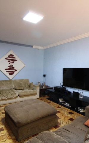 Casa à venda com 210m², 3 quartos e 3 vagasSala