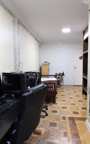 Casa à venda com 210m², 3 quartos e 3 vagasEscritório