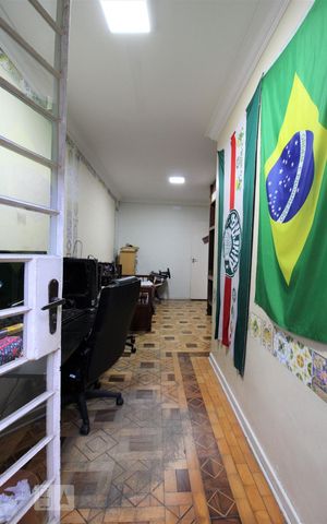 Casa à venda com 210m², 3 quartos e 3 vagasEscritório