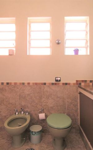Casa à venda com 210m², 3 quartos e 3 vagasBanheiro social