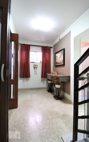 Casa à venda com 210m², 3 quartos e 3 vagasHall