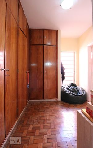 Casa à venda com 210m², 3 quartos e 3 vagasCloset