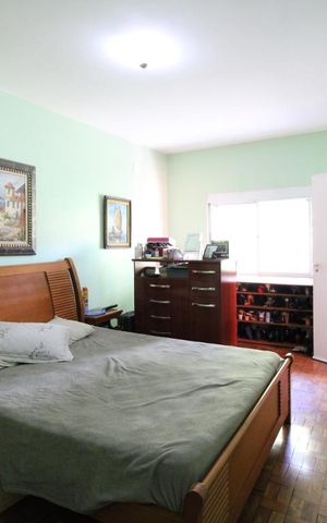 Casa à venda com 210m², 3 quartos e 3 vagasSuíte