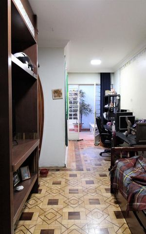 Casa à venda com 210m², 3 quartos e 3 vagasEscritório