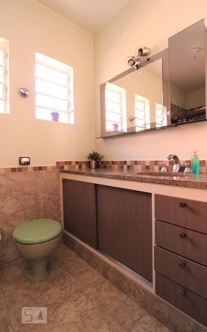 Casa à venda com 210m², 3 quartos e 3 vagasBanheiro social