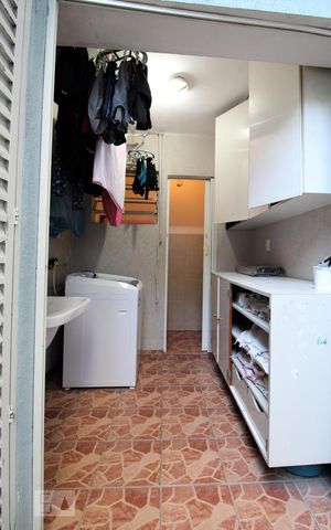 Casa à venda com 210m², 3 quartos e 3 vagasÁrea de serviço