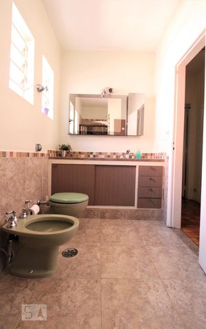Casa à venda com 210m², 3 quartos e 3 vagasBanheiro social