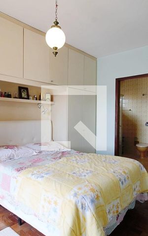 Casa à venda com 200m², 5 quartos e 2 vagas Casa à venda com 200m², 5 quartos e 2 vagasSuíte