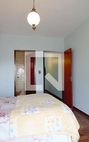 Casa à venda com 200m², 5 quartos e 2 vagas Casa à venda com 200m², 5 quartos e 2 vagasSuíte