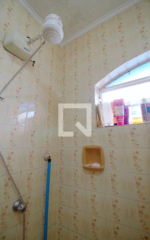 Casa à venda com 200m², 5 quartos e 2 vagas Casa à venda com 200m², 5 quartos e 2 vagasBanheiro da Suíte