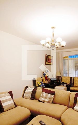 Casa à venda com 200m², 5 quartos e 2 vagas Casa à venda com 200m², 5 quartos e 2 vagasSala