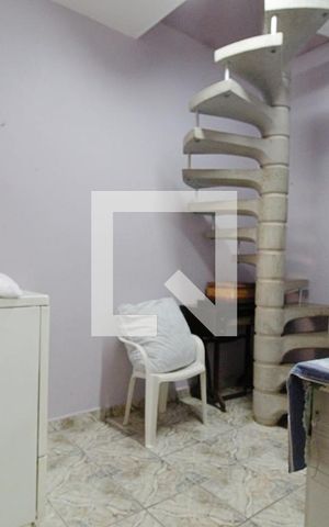Casa à venda com 200m², 5 quartos e 2 vagas Casa à venda com 200m², 5 quartos e 2 vagasQuarto de Serviço