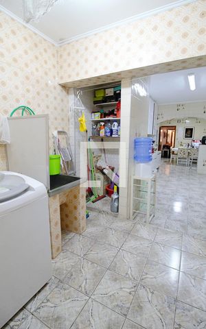 Casa à venda com 200m², 5 quartos e 2 vagas Casa à venda com 200m², 5 quartos e 2 vagasÁrea de Serviço