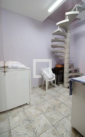 Casa à venda com 200m², 5 quartos e 2 vagas Casa à venda com 200m², 5 quartos e 2 vagasQuarto de Serviço