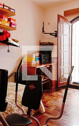 Casa à venda com 200m², 5 quartos e 2 vagas Casa à venda com 200m², 5 quartos e 2 vagasQuarto 3