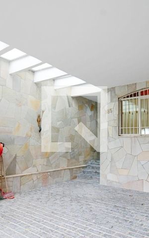 Casa à venda com 200m², 5 quartos e 2 vagas Casa à venda com 200m², 5 quartos e 2 vagasGaragem