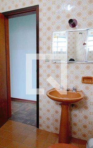 Casa à venda com 200m², 5 quartos e 2 vagas Casa à venda com 200m², 5 quartos e 2 vagasBanheiro Social