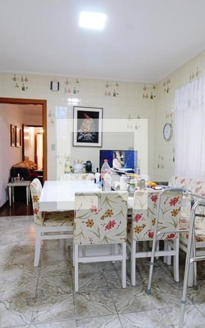 Casa à venda com 200m², 5 quartos e 2 vagas Casa à venda com 200m², 5 quartos e 2 vagasCozinha