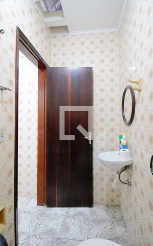 Casa à venda com 200m², 5 quartos e 2 vagas Casa à venda com 200m², 5 quartos e 2 vagasBanheiro de serviço