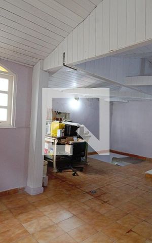 Casa à venda com 200m², 5 quartos e 2 vagas Casa à venda com 200m², 5 quartos e 2 vagasSótão