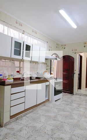 Casa à venda com 200m², 5 quartos e 2 vagas Casa à venda com 200m², 5 quartos e 2 vagasCozinha
