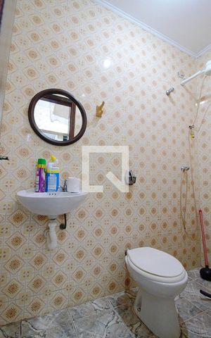 Casa à venda com 200m², 5 quartos e 2 vagas Casa à venda com 200m², 5 quartos e 2 vagasBanheiro de serviço
