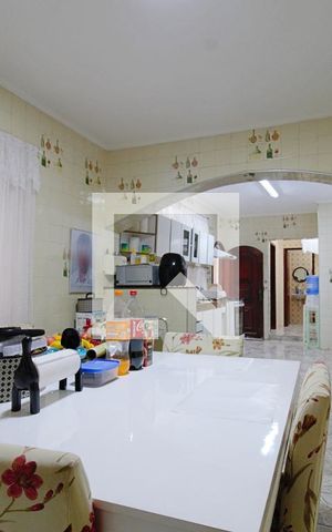 Casa à venda com 200m², 5 quartos e 2 vagas Casa à venda com 200m², 5 quartos e 2 vagasCozinha