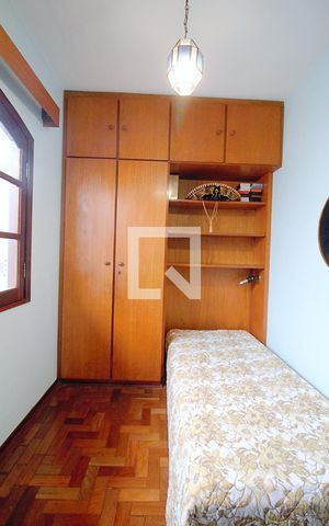 Casa à venda com 200m², 5 quartos e 2 vagas Casa à venda com 200m², 5 quartos e 2 vagasQuarto 2