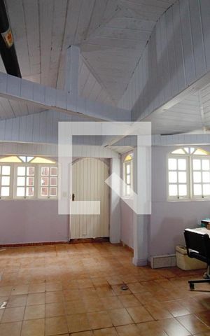Casa à venda com 200m², 5 quartos e 2 vagas Casa à venda com 200m², 5 quartos e 2 vagasSótão