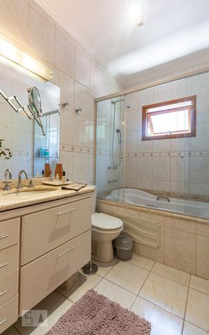 Casa à venda com 250m², 4 quartos e 4 vagas Casa à venda com 250m², 4 quartos e 4 vagasBanheiro da Suíte 2