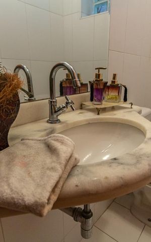 Casa à venda com 250m², 4 quartos e 4 vagas Casa à venda com 250m², 4 quartos e 4 vagasLavabo