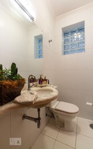 Casa à venda com 250m², 4 quartos e 4 vagas Casa à venda com 250m², 4 quartos e 4 vagasLavabo