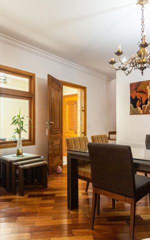 Casa à venda com 250m², 4 quartos e 4 vagas Casa à venda com 250m², 4 quartos e 4 vagasSala