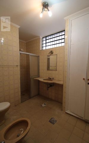 Casa à venda com 280m², 4 quartos e 4 vagasBanheiro 1