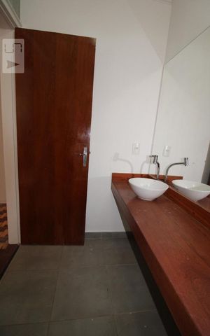 Casa à venda com 280m², 4 quartos e 4 vagasBanheiro Social